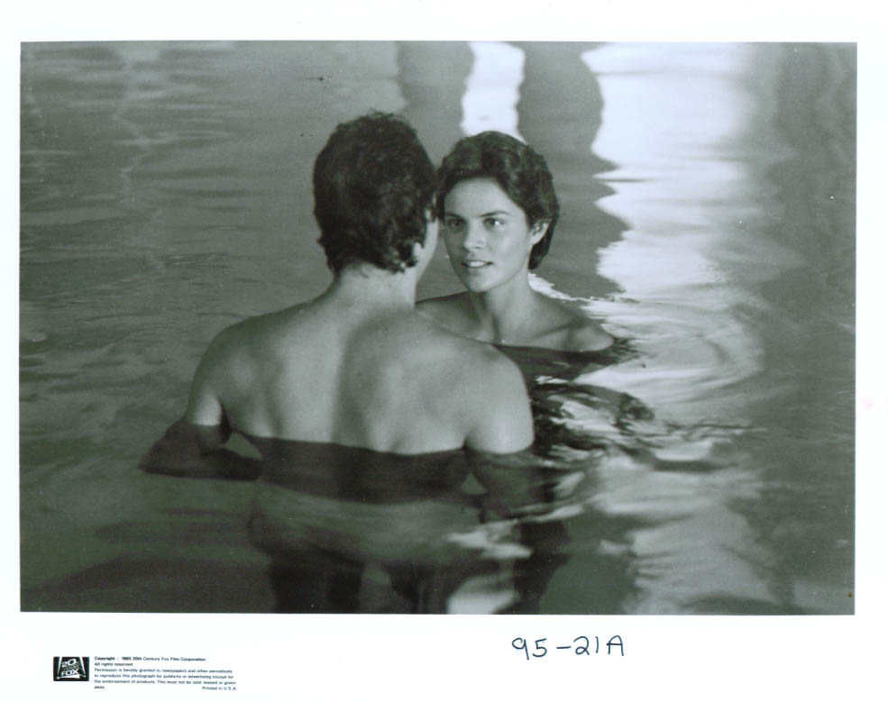 Steve Guttenberg Tahnee Welch in pool Cocoon 8x10 1985.